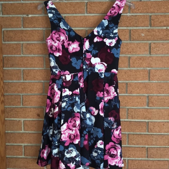 🌺TRIXXI🌺ALL OVER FLORAL DRESS WITH POCKETS🌺 - Picture 5 of 8